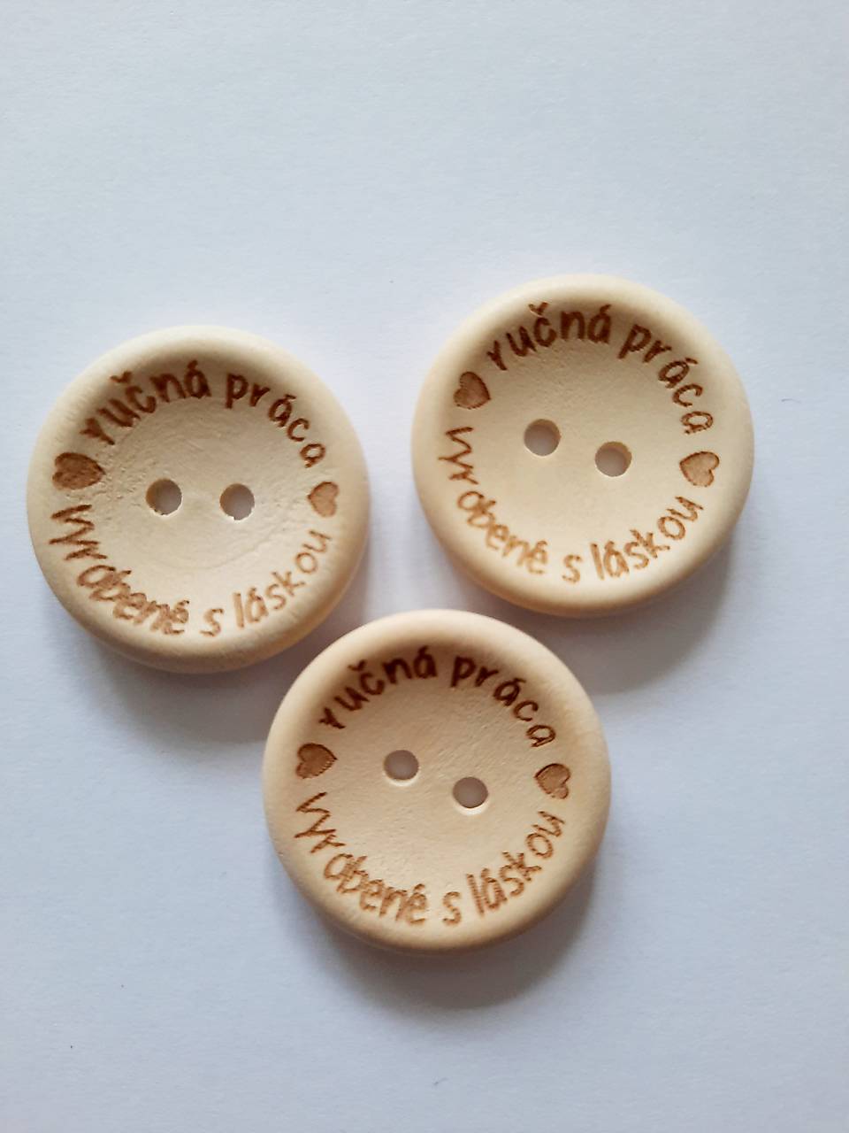 Gombík drevený ručná práca, vyrobené s láskou