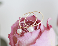 Zlaté kruhové náušnice s perlou (plnené 14kt zlatom)