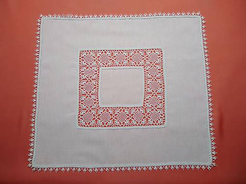 Úžitkový textil - Biela dečka s háčkovanou aplikáciou H49 štvorec - 13342265_