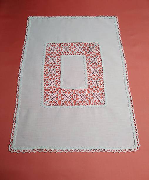Úžitkový textil - Biela dečka s háčkovanou aplikáciou H48 obdĺžnik - 13342280_