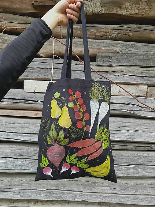Čierna nákupná taška zeleninovo ovocná