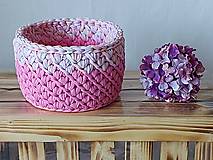 Handmade háčkované košíky z tričkovlny v kombinácii farieb kvetov levanduľe a pivónie (Háčkovaný košík z tričkovlny v kombinácii farieb kvetov pivónie)