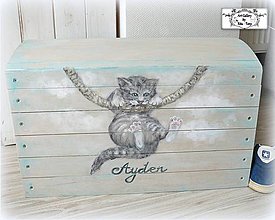 Nábytok - Ručne malovaná truhlica "Mačka" - 13348691_