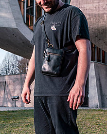 Pánske tašky - Pánska kožená crossbody taška léta II. - čierna - 13353815_