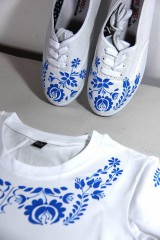 Ponožky, pančuchy, obuv - set - folklórne tenisky + tričko (Modrá) - 13358271_
