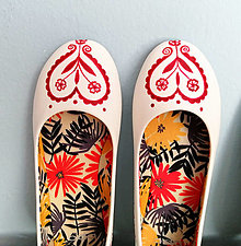 Ponožky, pančuchy, obuv - balerínky s folklórnym srdcom - rôzne farby (Červená) - 13358259_