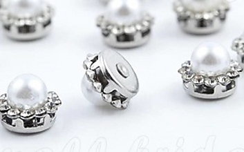 Galantéria - Našívacie / nalepovacie perličky kabošony v lôžku s kamienkami, 1 ks (7 mm) - 13361053_