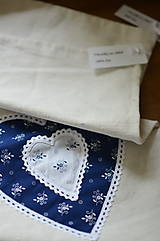 Úžitkový textil - Ľanové vrecko s modrým srdcom - 13367410_
