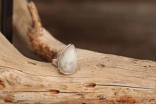 Prsteň Ag925 s minerálom mesačný kameň