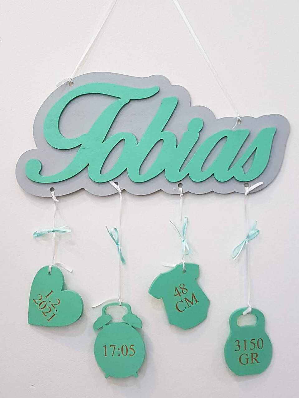 Personalizovaná drevené meno s pozadím a údajmi