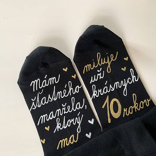 Maľované ponožky k 10. výročiu svadby (Čierne pre manželku od šťastného manžela)
