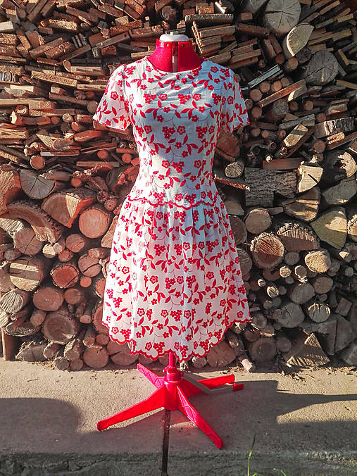 Letné madeirové šaty (rôzne varianty) (červeno-biela)
