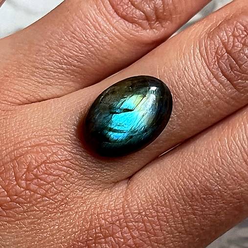 Minerály - Labradorit kabošon ovál / 18x13mm (č.5) - 13376348_