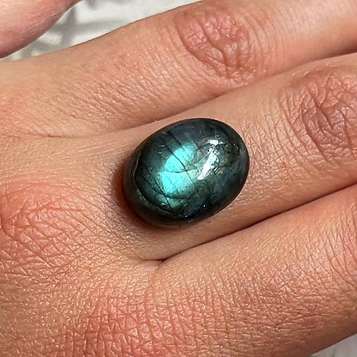 Minerály - Labradorit kabošon ovál / 18x13mm (č.7) - 13376350_