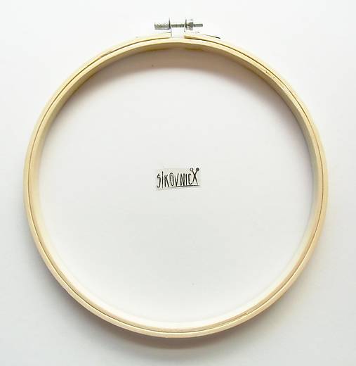 Kruh na vyšívanie, drevený, (18,7 cm)