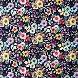 Textil - 100% premium bavlna, kvetinky na čiernej - 13380511_