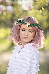 Ozdoby do vlasov - Kvetinová tiara "smaragdy v tráve" - 13379965_