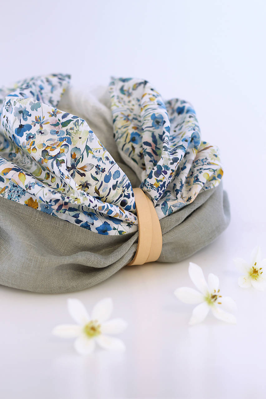 Kvetinový exkluzívny nákrčník z ľanu a bavlny "Claire"