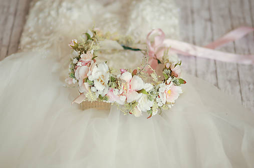 Veľký ružovo-biely svadobný venček