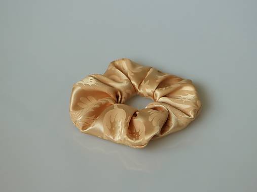 Scrunchies gumička saténová (zlatá vzorovaná)