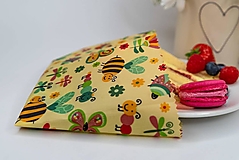 Úžitkový textil - Obrúsok s včelím voskom - včielka na lúke svetlá - 13410815_