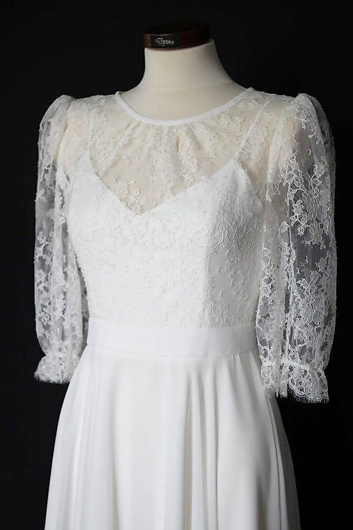 Svadobné šaty s tielkovým podšitím a šifónovou sukňou vo vintage štýle