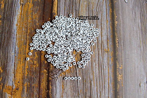 Písmenká - korálky biele