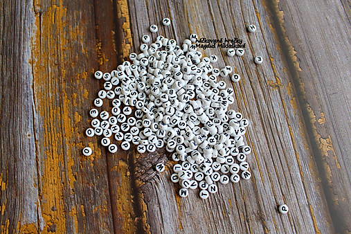 Písmenká - korálky biele