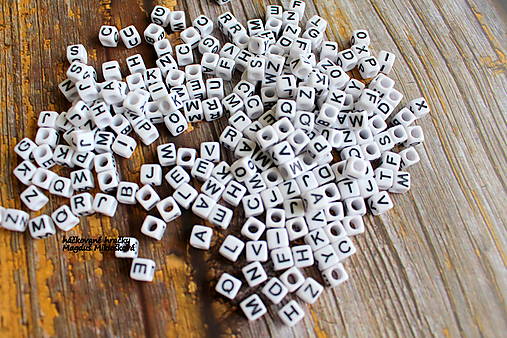 Písmenká - korálky biela kocka