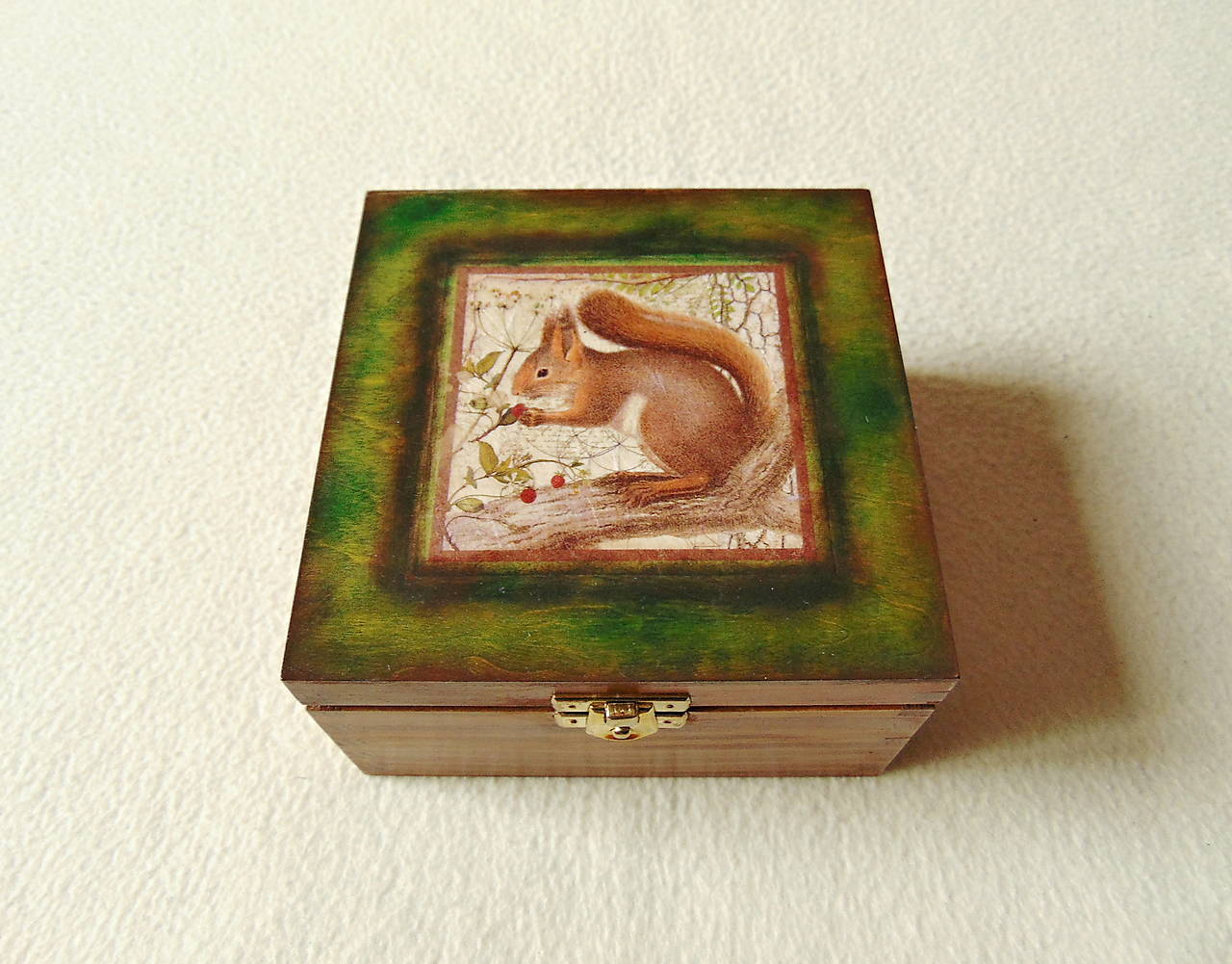 Drevená krabička Veverička