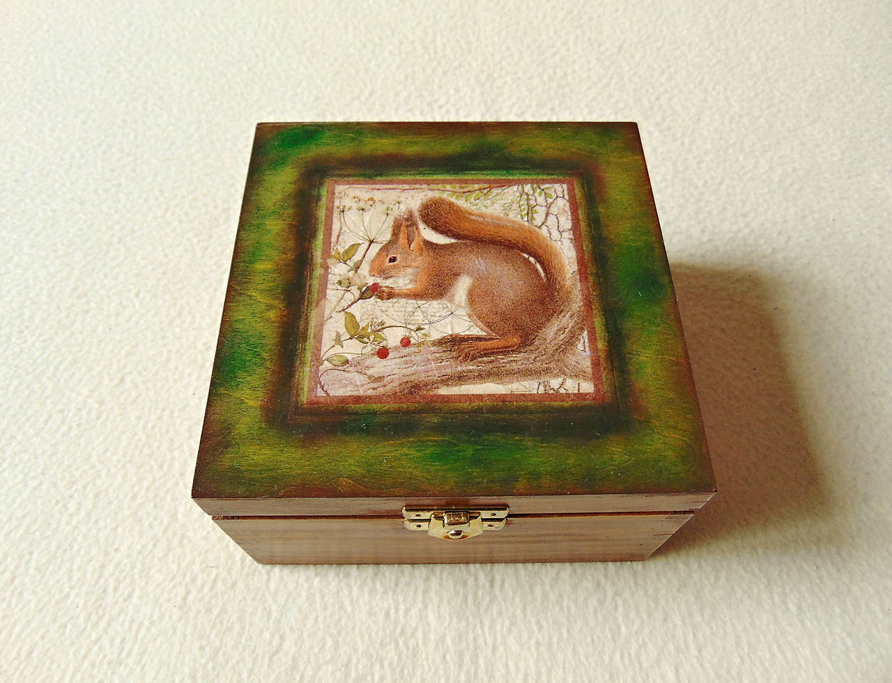 Drevená krabička Veverička