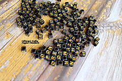 Korálky - Písmenká - korálky, čierna kocka so zlatým písmom,100ks - 13420165_