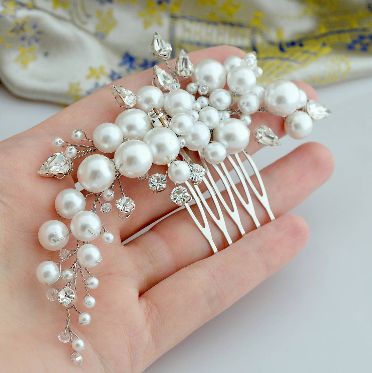 Perlovo-crystalový hrebienok 