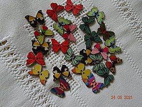 Galantéria - Gombík motýľ 2,8 x 2,1 cm - 13421153_