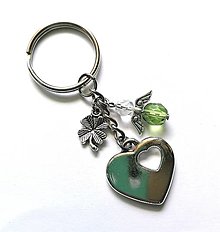 Kľúčenky - Kľúčenka "srdce" s anjelikom (oliva) - 13431633_