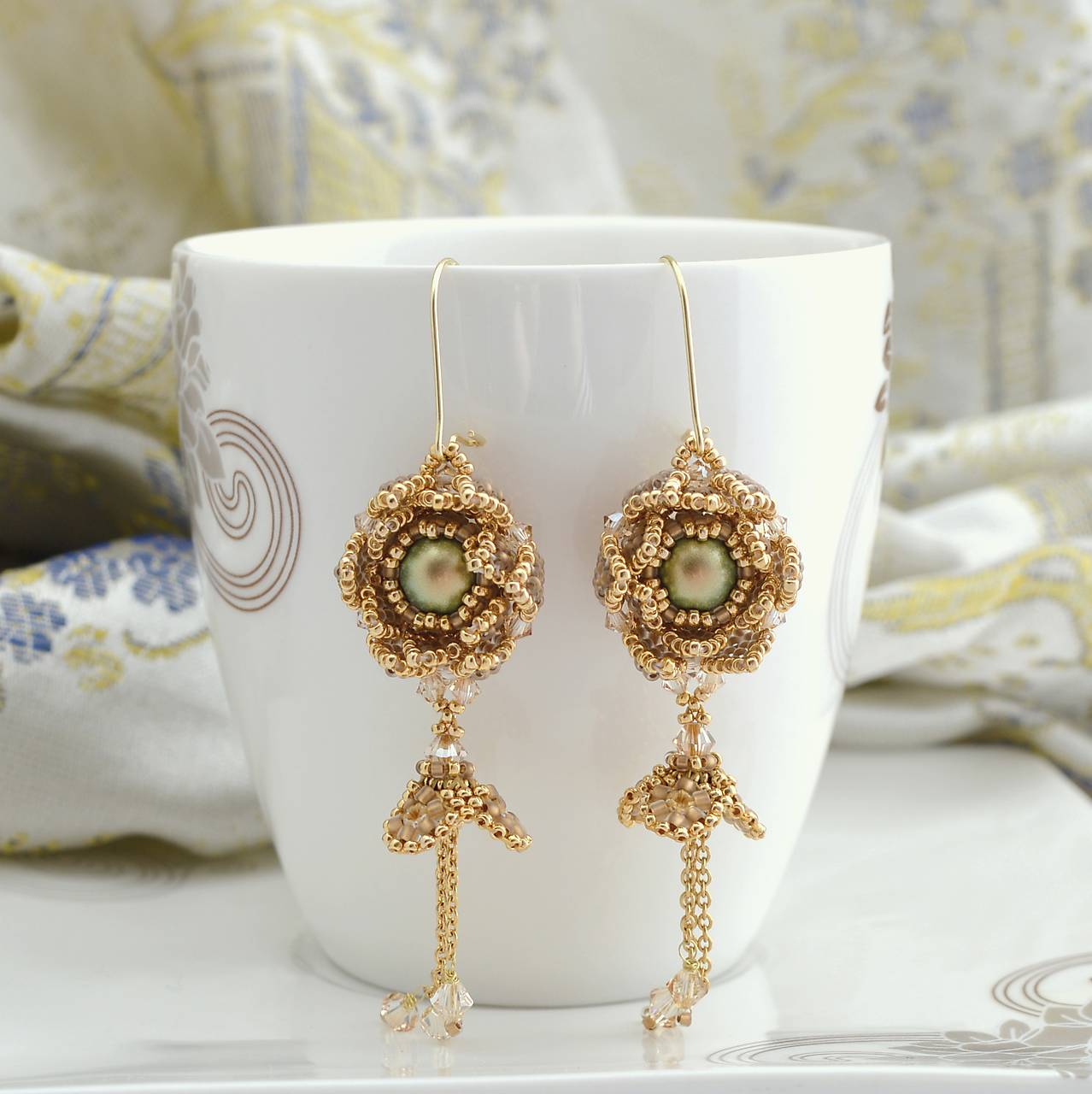 Náušnice kvietok s pozlátenými korálkami (chir.oceľ 316L + 23,5K Au)