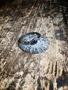 Prstene - Strieborný zapletaný prstienok Lapis Lazuli - 13432031_