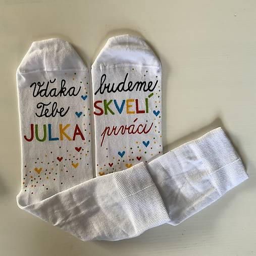 Maľované ponožky pre pani učiteľku ako poďakovanie od predškolákov (s menom)