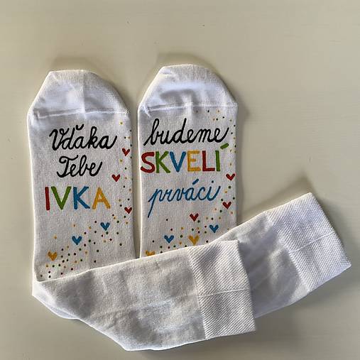 Maľované ponožky pre pani učiteľku ako poďakovanie od predškolákov (s menom)