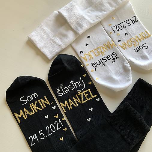 Maľované ponožky s nápisom: "Môj manžel (Moja manželka) je šťastne ženatý (vydatá)" ((biele + čierne) + dátum)
