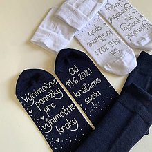 Ponožky, pančuchy, obuv - Maľované ponožky pre novomanželov s nápisom "Výnimočné ponožky pre výnimočné kroky/ Od (dátum) kráčame spolu (modré+biele) - 13432800_