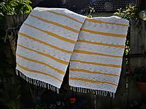 Úžitkový textil - Tkané koberce melírované biele s oranžovými pásikmi - 13430212_