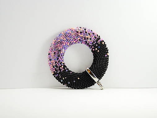 Háčkovaný korálkový prívesok Donut Passionflower