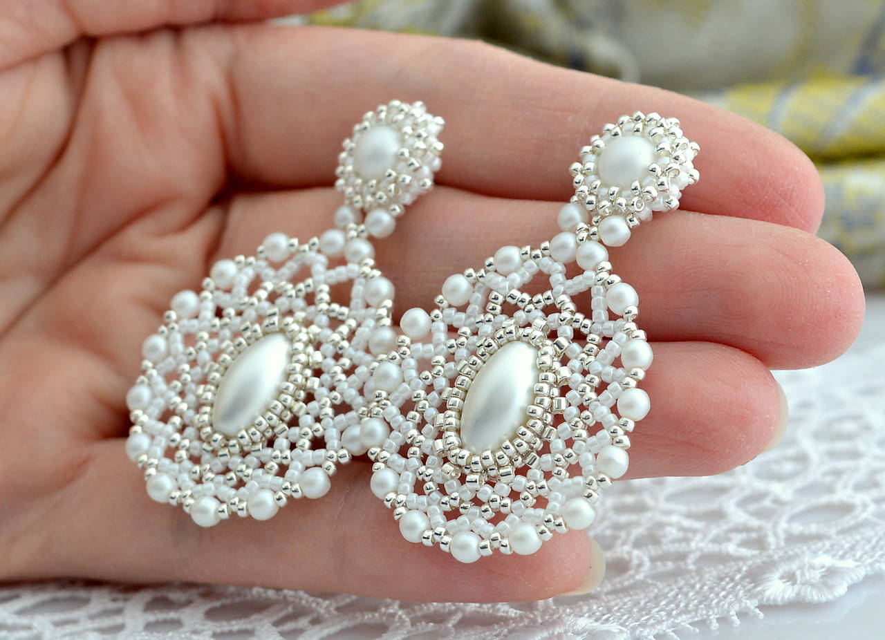 Čipkované perly - náušnice  (Biele-matné perly)