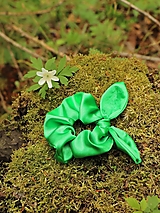 Scrunchies gumička ušatá saténová zelená