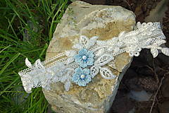 Spodná bielizeň - svadobný podväzok Ivory + modré čipkové kvety 4 - 13448903_