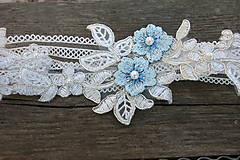 Spodná bielizeň - svadobný podväzok Ivory + modré čipkové kvety 4 - 13448948_
