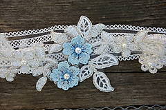 Spodná bielizeň - svadobný podväzok Ivory + modré čipkové kvety 4 - 13449013_