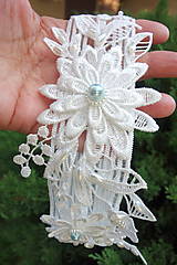 Spodná bielizeň - svadobný podväzok Ivory + 3D kvety so svetlo modrou perlou - 13452972_