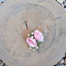 Dekorácie - Drevené srdiečko s kvetmi (Ružová - tmavá) - 13455699_